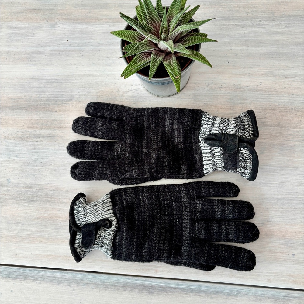 NWT Women’s BB Collection Black Knit Gloves. Size: Large/Xtra Large. NEW ❤️